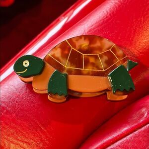 Green and Brown Turtle hair clip